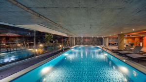 Bazén v ubytování The Muse Home - Central Escape by the Bay nebo v jeho okolí