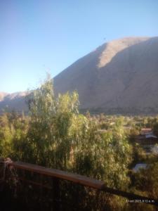 - une vue sur la montagne au loin dans l'établissement Chaski Tours Operador, à Diaguita