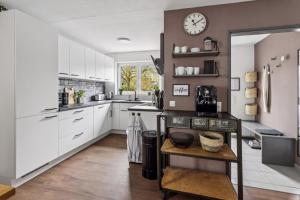 Η κουζίνα ή μικρή κουζίνα στο Charmantes Stadthaus, Parkplätze, Garten