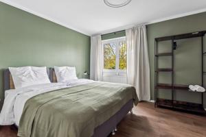 Ένα ή περισσότερα κρεβάτια σε δωμάτιο στο Charmantes Stadthaus, Parkplätze, Garten