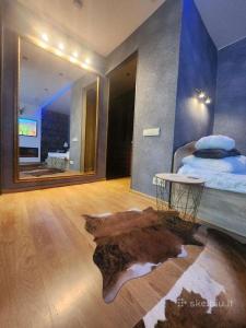 Ένα ή περισσότερα κρεβάτια σε δωμάτιο στο Žalgirio 1buto apartamentai +3 φωτογραφίες