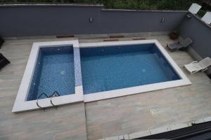 Hồ bơi trong/gần AfriqPnB VC Studio situé à Kribi Mboamanga avec piscine et bord de mer