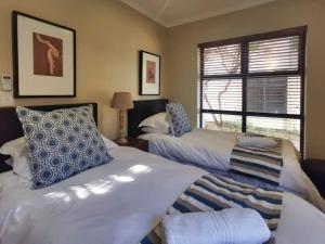 Postel nebo postele na pokoji v ubytování Langebaan Golf Suite + 7 fotografií
