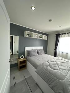 Ένα ή περισσότερα κρεβάτια σε δωμάτιο στο Modern Apartment in Chalong