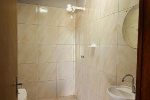 a bathroom with a sink and a shower at Chalé 3 Reis Bg in Barra Grande
