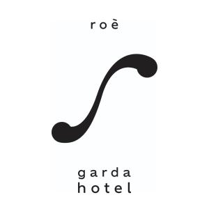 罗伊Hotel Roè Garda的酒店黑白标志