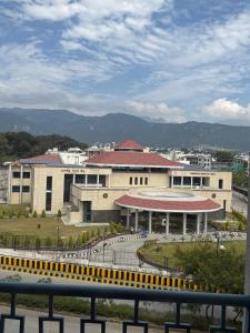 Nespecifikovaný výhled na hory nebo výhled na hory při pohledu z hotelu