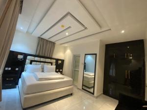 Postel nebo postele na pokoji v ubytování Vivee Aura Service Apartment