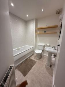 Koupelna v ubytování Leamington Spa Apartments + 49 fotografií