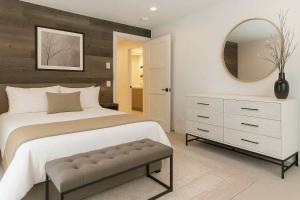 Postel nebo postele na pokoji v ubytování Renovated Aspen Core 3BR and 2 & Half BA Townhouse