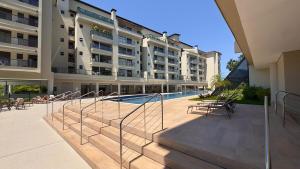 La alberca dentro o cerca de Piscina aquecida , ar, perto da praia, academia- DUO