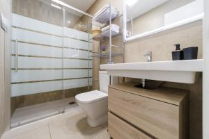 Koupelna v ubytování Apartamento Moderno Playa de las Canteras -Las Palmas Gran Canaria + 85 fotografií