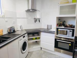 Kuchyň nebo kuchyňský kout v ubytování Appartement Prive Arbore Calme