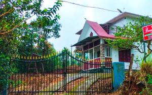 Το κτήριο όπου στεγάζεται  το κατάλυμα σε φάρμα +7 φωτογραφίες