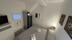 Una cama o camas en una habitación de Vito's House