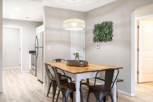 Kuchyň nebo kuchyňský kout v ubytování Woodlands Getaway - The Very Best of Branson! Downstairs unit - 17 stairs