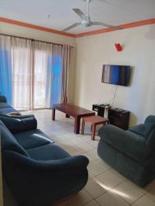 Χώρος καθιστικού στο Mtwapa Luxury Apartment with Pool B1M