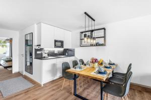 Η κουζίνα ή μικρή κουζίνα στο Ferienwohnung Wipfelglück mit Pool und Sauna