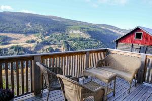 Nespecifikovaný výhled na hory nebo výhled na hory při pohledu z prázdninového domu