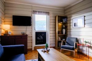 TV a/nebo společenská místnost v ubytování Leave It All