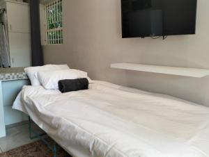 En eller flere senge i et værelse på Feet Up Cottage