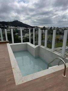 Bazén v ubytování Apartment in the Pantanal - Near UFSC nebo v jeho okolí