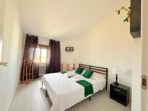 Postel nebo postele na pokoji v ubytování Pausania Luxury Ferrini Apartment