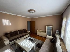 Χώρος καθιστικού στο Holiday home Mitrovicë