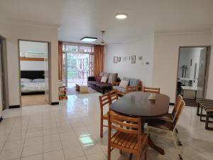 Posezení v ubytování 2R 2B Venice Hill Cheras Master Bedroom & Room 1