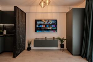 Et tv og/eller underholdning på The Essence by Blvd 8B7 - Premium Luxe Studio + 19 billeder