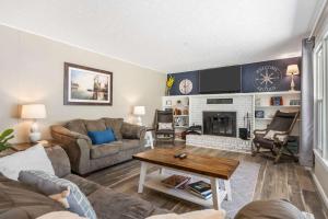 a living room with a couch and a fireplace at Branson Downtown Beauty - 4 BDR Home Sleeps 15 in Branson +28 photos