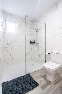 a white bathroom with a shower and a toilet at Duplex-Port-Valencia 14 in Valencia