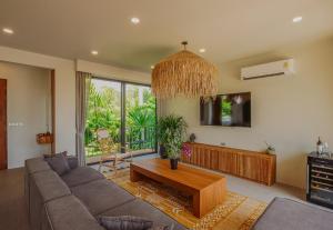 Χώρος καθιστικού στο Dreamy Ocean Villa B - New Sea View Retreat