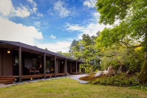 a house in the middle of a park with trees at Hakone Kairai in Hakone