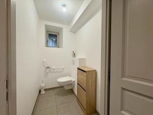 Koupelna v ubytování Aux Volets Bleus - Wifi Rdc Parking + 24 fotografií