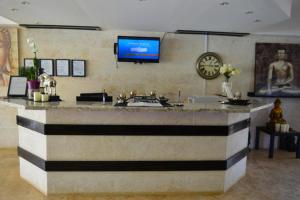 Μια τηλεόραση ή/και κέντρο ψυχαγωγίας στο LTH Las Terrenas Hotel +1 φωτογραφίες