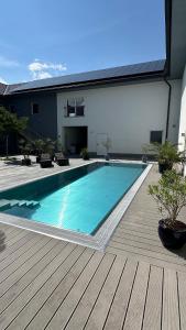 Πισίνα στο ή κοντά στο OMG Obermösingergut Christkindl