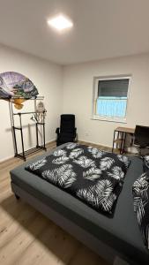 Ένα ή περισσότερα κρεβάτια σε δωμάτιο στο OMG Obermösingergut Christkindl