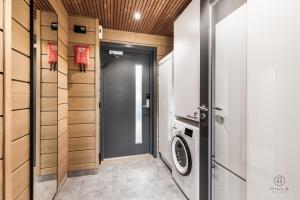 a laundry room with a washer and dryer at Levin Lyhty Bria by Hilla Villas in Kittilä