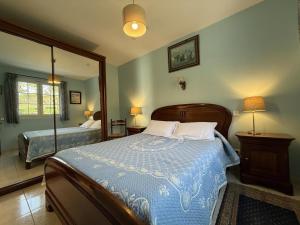 Ένα ή περισσότερα κρεβάτια σε δωμάτιο στο Chez begue