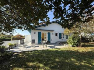 Το κτήριο όπου στεγάζεται  η παραθεριστική κατοικία +13 φωτογραφίες