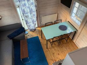 a living room with a blue table and a couch at Stunning Home In Lärbro With One Bedroom in Kappelshamn