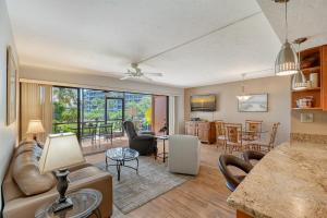 Posezení v ubytování Midnight Cove II 214F