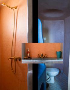 Kylpyhuone majoituspaikassa Riad Amar