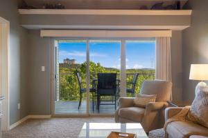 Χώρος καθιστικού στο Branson Lakefront Luxury - Water Views
