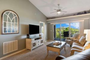 Μια τηλεόραση ή/και κέντρο ψυχαγωγίας στο Branson Lakefront Luxury - Water Views