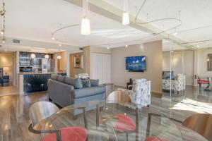 Χώρος καθιστικού στο Midnight Cove II 122F