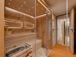 a sauna with a glass wall in a room at Chalet rénové 10 personnes à Tignes, sauna inclus - FR-1-641-121 in Tignes +9 photos