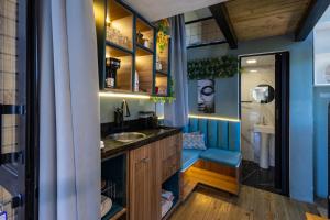 a bathroom with a sink and a shower at Minicasa Brasileira in Sorocaba +141 photos