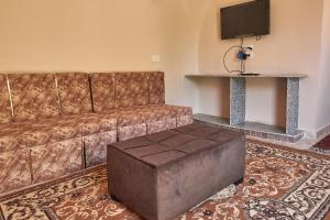 Μια τηλεόραση ή/και κέντρο ψυχαγωγίας στο Sunset Guest house